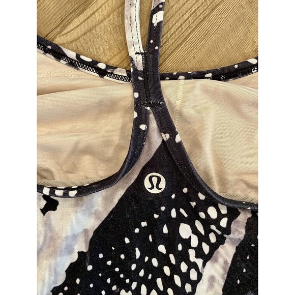 Lot of 2 Lululemon Sports Yoga Tank Tops with Built-in Bra Women Size 6 - Picture 6 of 7